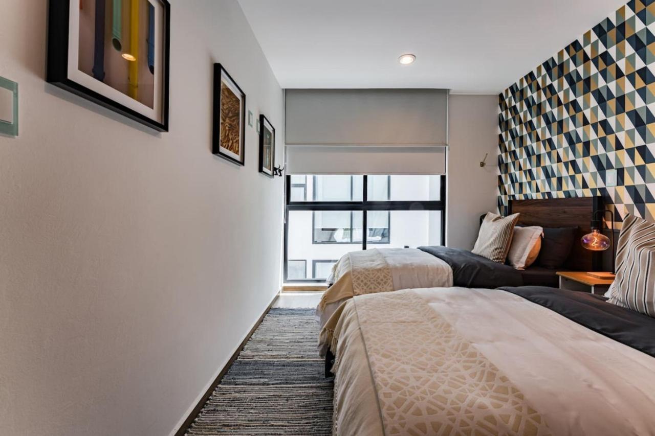 Two Luxurious With Private Balconies Apartment *